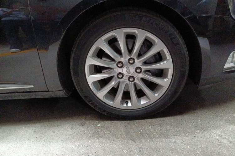 Used Cadillac XTS 2018 28T Elite Edition Right Front Wheel Hub