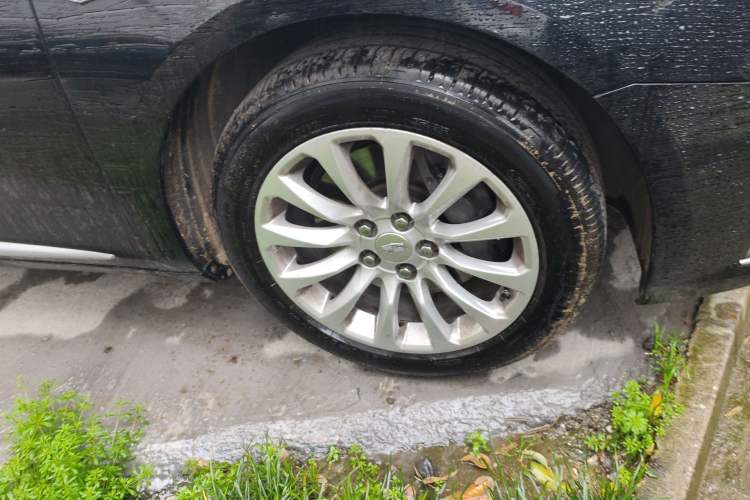 Used Cadillac XTS 2018 28T Elite Edition Right Front Wheel Hub