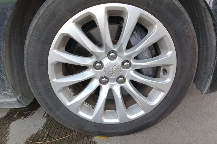 Used Cadillac XTS 2018 28T Tech Edition Right Front Wheel Hub