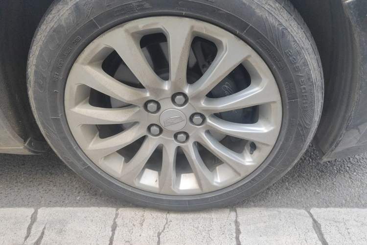 Used Cadillac XTS 2018 28T Tech Edition Right Front Wheel Hub