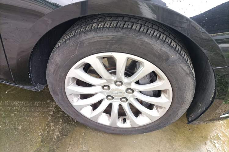 Used Cadillac XTS 2018 28T Tech Edition Right Front Wheel Hub