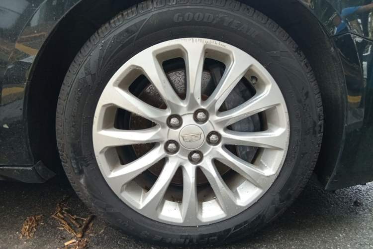 Used Cadillac XTS 2018 28T Tech Edition Right Front Wheel Hub