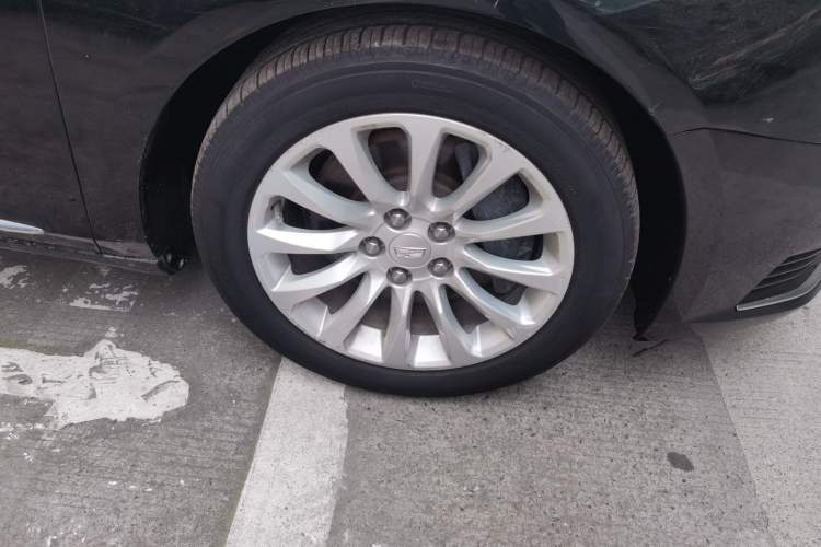 Used Cadillac XTS 2018 28T Tech Edition Right Front Wheel Hub