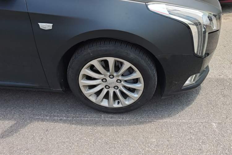 Used Cadillac XTS 2018 28T Elite Edition Right Front Wheel Hub