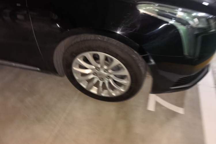 Used Cadillac XTS 2018 28T Tech Edition Right Front Wheel Hub