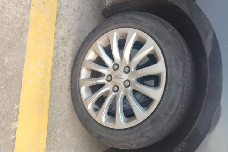 Used Cadillac XTS 2018 28T Elite Edition Right Front Wheel Hub