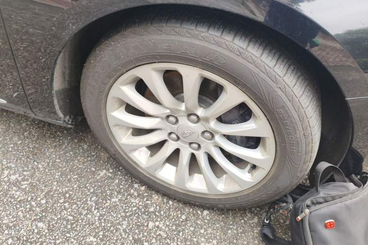 Used Cadillac XTS 2018 28T Elite Edition Right Front Wheel Hub