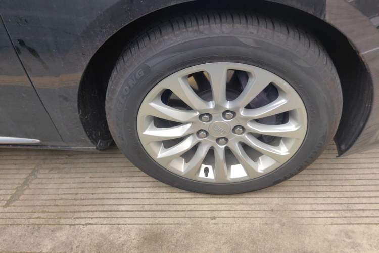 Used Cadillac XTS 2018 28T Elite Edition Right Front Wheel Hub