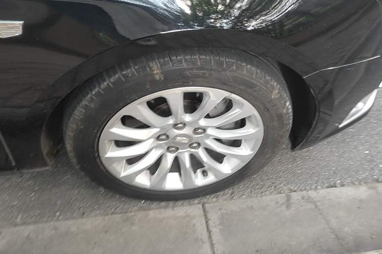 Used Cadillac XTS 2018 28T Elite Edition Right Front Wheel Hub