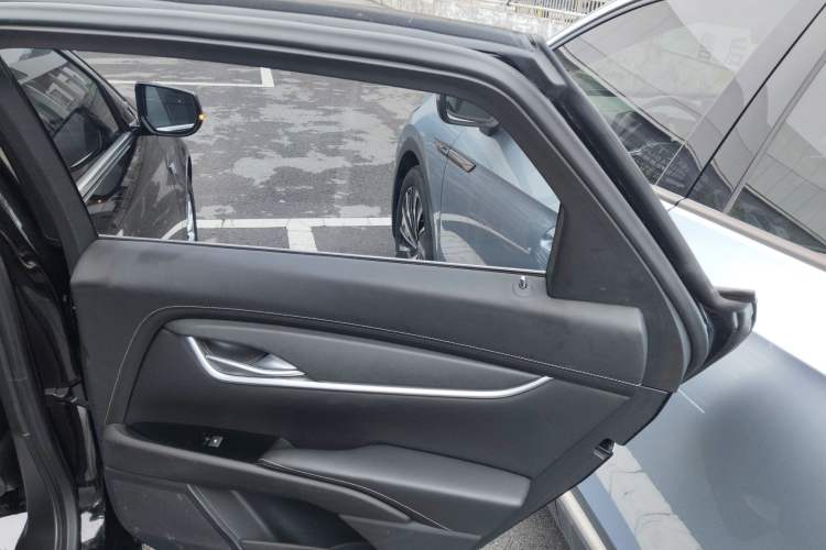 Used Cadillac XTS 2018 28T Tech Edition Right Rear Door Interior
