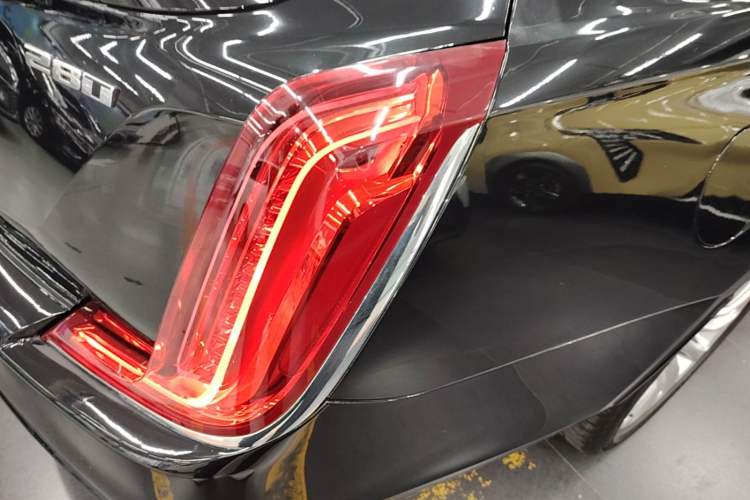 Used Cadillac XTS 2018 28T Tech Edition Right Rear Taillight