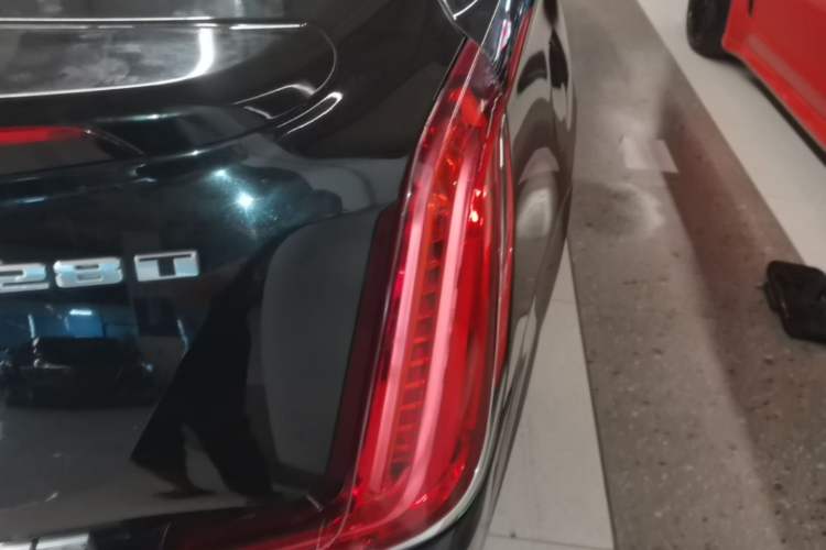 Used Cadillac XTS 2018 28T Elite Edition Right Rear Taillight