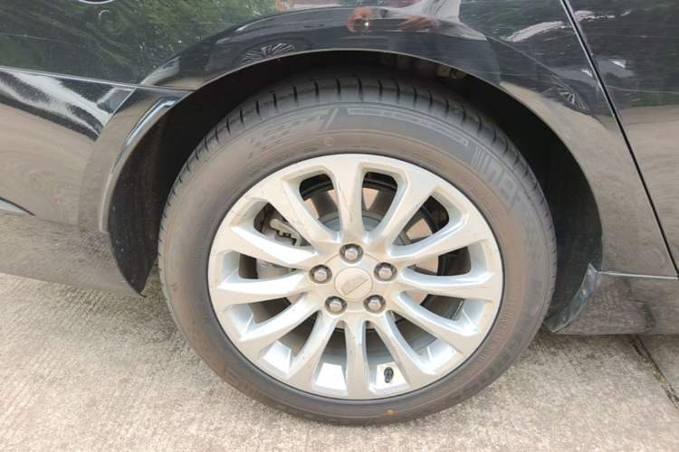Used Cadillac XTS 2018 28T Elite Edition Right Rear Wheel Hub