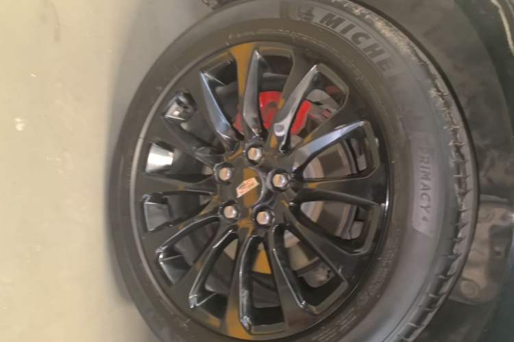 Used Cadillac XTS 2018 28T Elite Edition Right Rear Wheel Hub