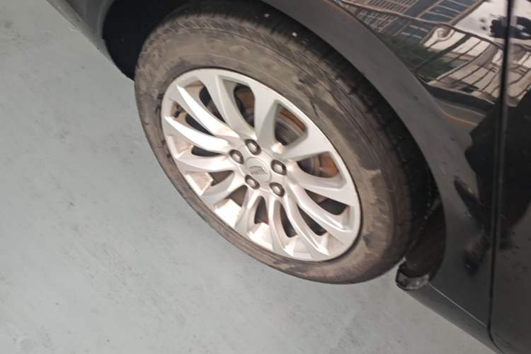 Used Cadillac XTS 2018 28T Elite Edition Right Rear Wheel Hub
