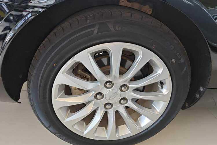 Used Cadillac XTS 2018 28T Tech Edition Right Rear Wheel Hub