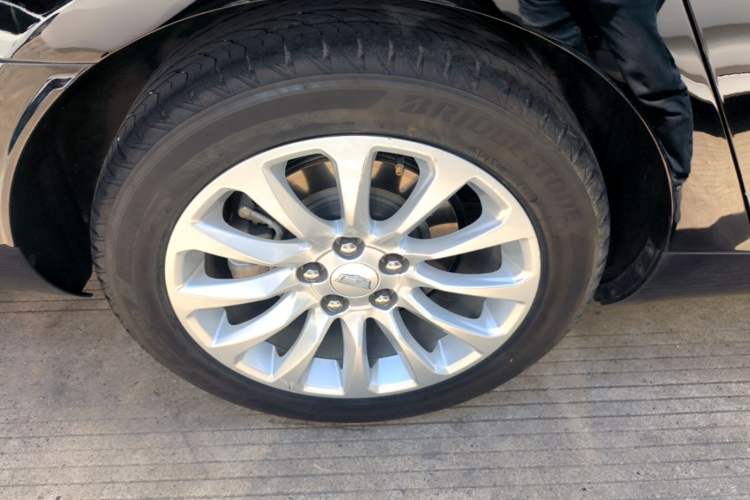 Used Cadillac XTS 2018 28T Tech Edition Right Rear Wheel Hub