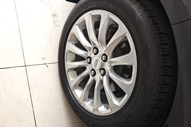 Used Cadillac XTS 2018 28T Tech Edition Right Rear Wheel Hub