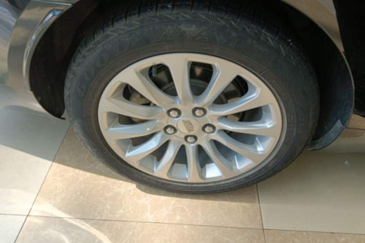 Used Cadillac XTS 2018 28T Elite Edition Right Rear Wheel Hub