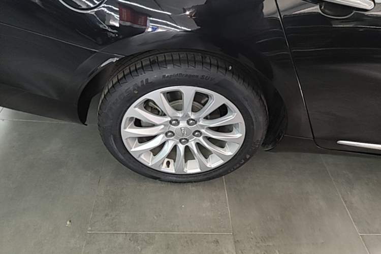 Used Cadillac XTS 2018 28T Elite Edition Right Rear Wheel Hub