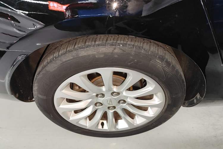 Used Cadillac XTS 2018 28T Elite Edition Right Rear Wheel Hub