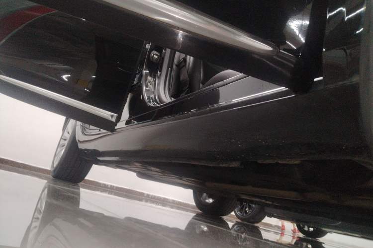 Used Cadillac XTS 2018 28T Tech Edition Right Side Sill
