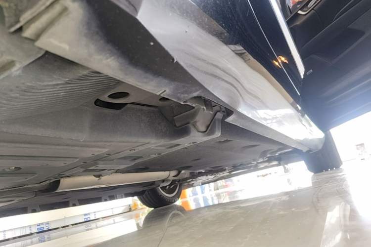 Used Cadillac XTS 2018 28T Elite Edition Right Side Sill