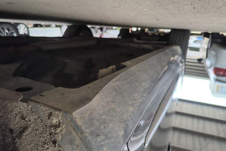 Used Cadillac XTS 2018 28T Elite Edition Right Side Sill