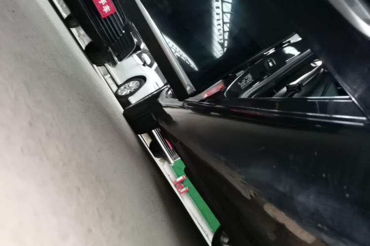 Used Cadillac XTS 2018 28T Elite Edition Right Side Sill