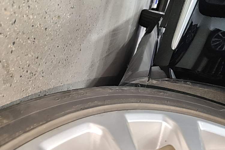 Used Cadillac XTS 2018 28T Tech Edition Right Side Sill
