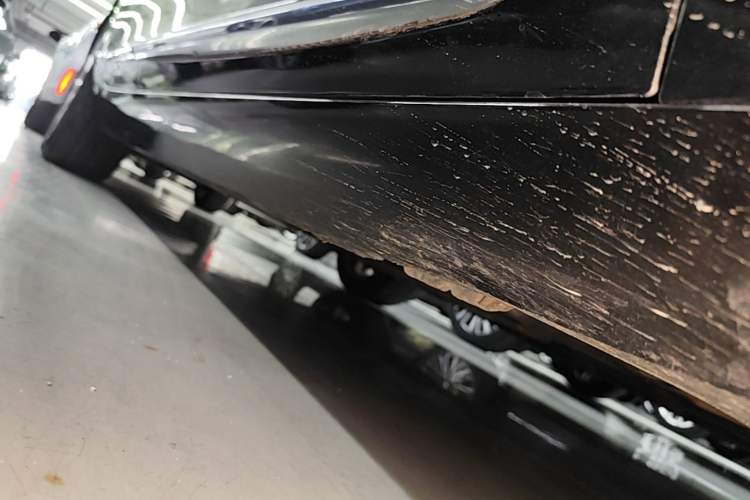Used Cadillac XTS 2018 28T Elite Edition Right Side Sill