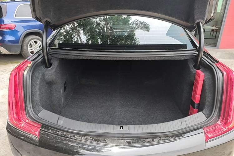 Used Cadillac XTS 2018 28T Elite Edition Trunk