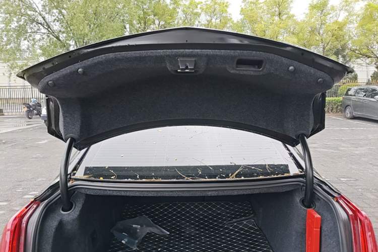 Used Cadillac XTS 2018 28T Elite Edition Trunk