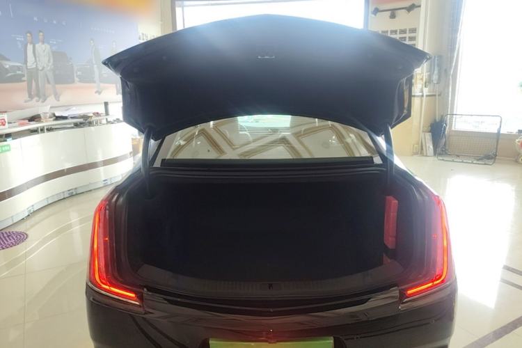 Used Cadillac XTS 2018 28T Elite Edition Trunk