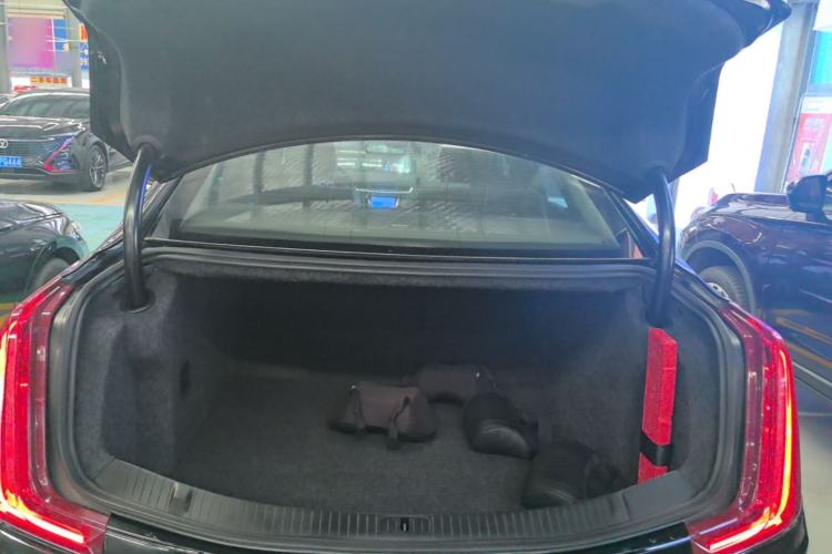 Used Cadillac XTS 2018 28T Elite Edition Trunk