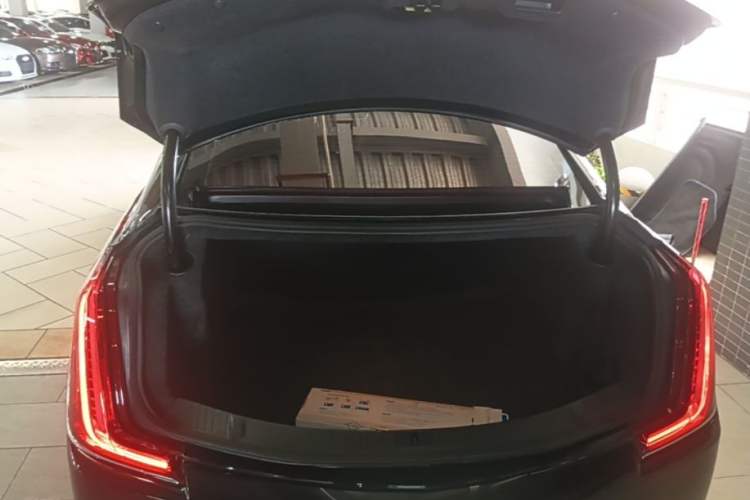Used Cadillac XTS 2018 28T Elite Edition Trunk