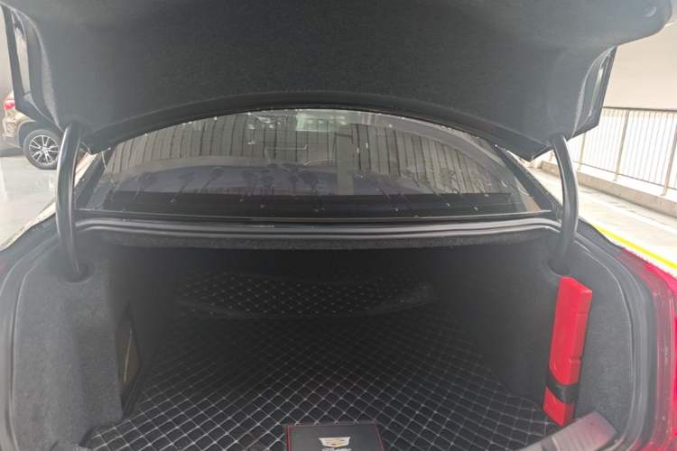 Used Cadillac XTS 2018 28T Elite Edition Trunk