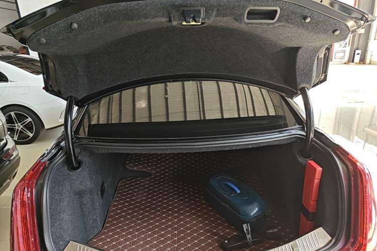 Used Cadillac XTS 2018 28T Elite Edition Trunk
