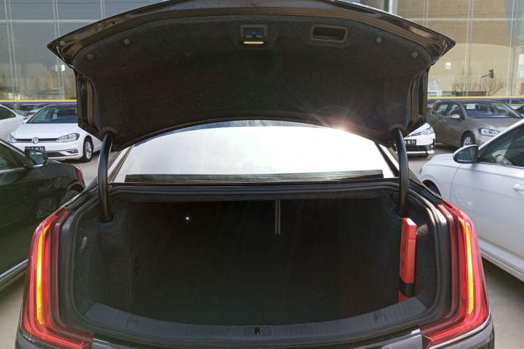 Used Cadillac XTS 2018 28T Elite Edition Trunk