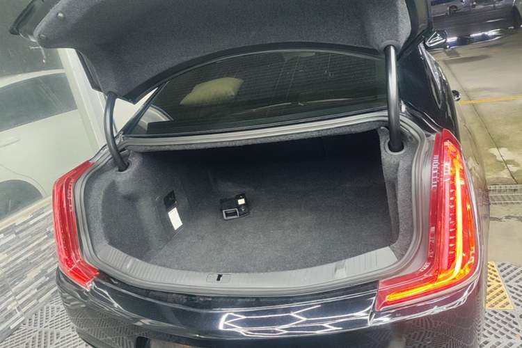Used Cadillac XTS 2018 28T Elite Edition Trunk