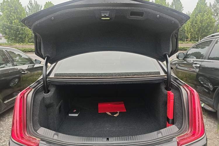 Used Cadillac XTS 2018 28T Elite Edition Trunk