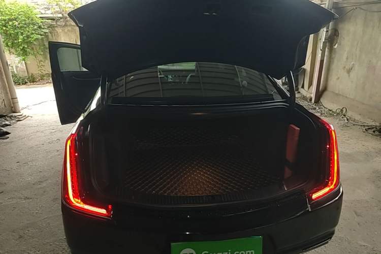 Used Cadillac XTS 2018 28T Elite Edition Trunk