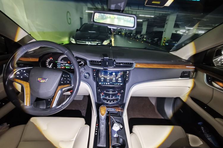Used Cadillac XTS 2018 28T Elite Edition Center Console