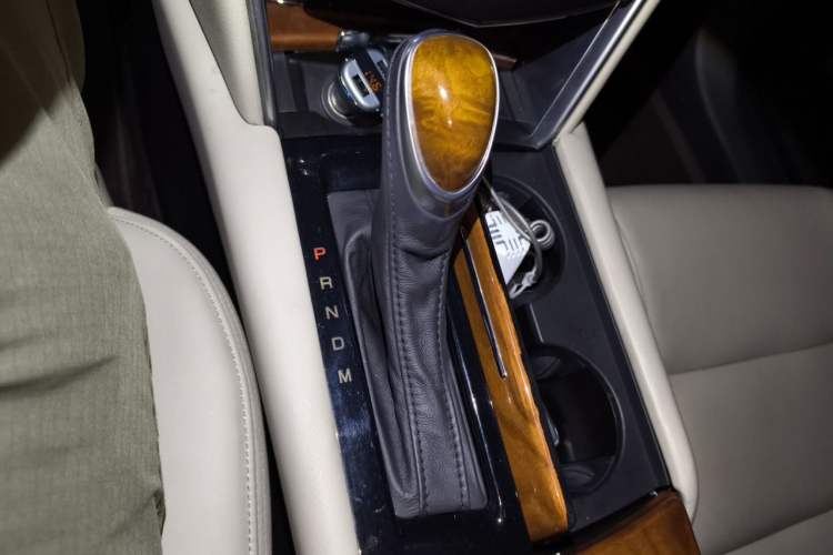 Used Cadillac XTS 2018 28T Elite Edition Gear Lever