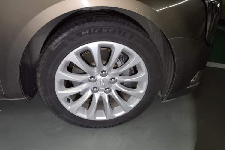 Used Cadillac XTS 2018 28T Elite Edition Right Front Wheel Hub