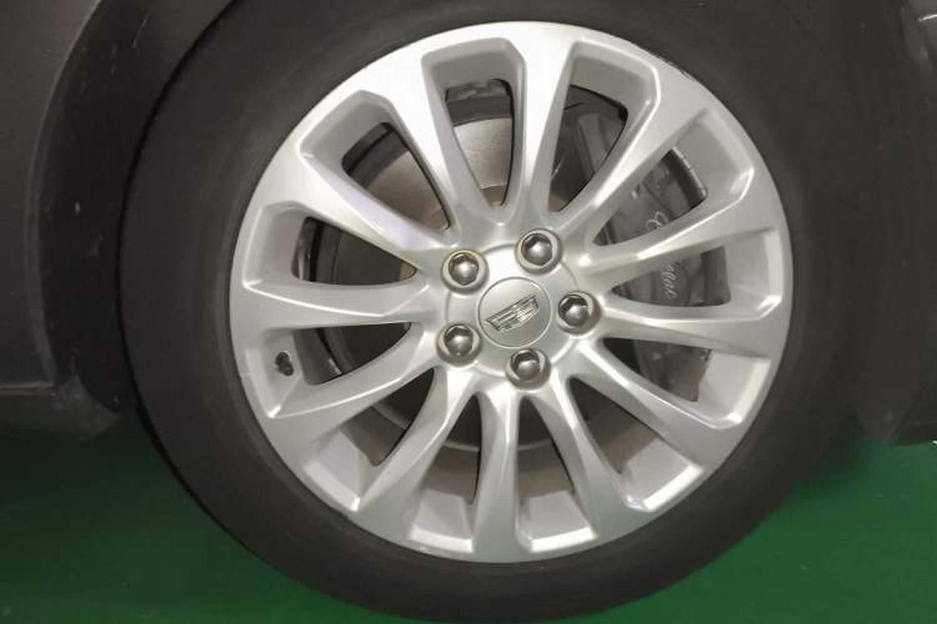Used Cadillac XTS 2018 28T Elite Edition Right Front Wheel Hub