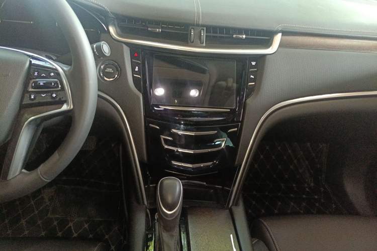 Used Cadillac XTS 2018 28T Elite Edition Audio And AC Panel