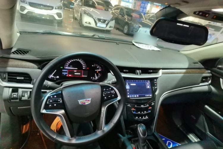 Used Cadillac XTS 2018 28T Elite Edition Center Console