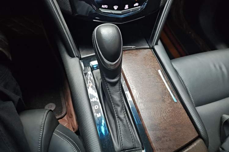 Used Cadillac XTS 2018 28T Elite Edition Gear Lever