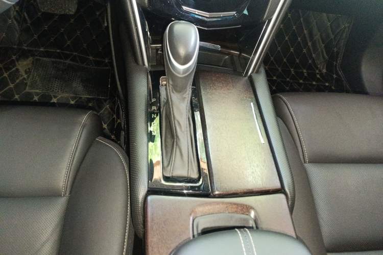 Used Cadillac XTS 2018 28T Elite Edition Gear Lever